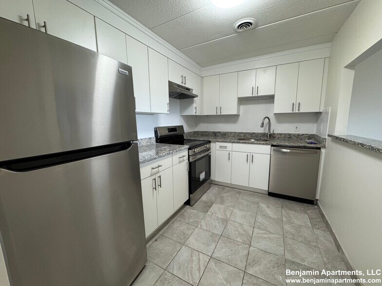 Building Photo - 51 Hill Rd