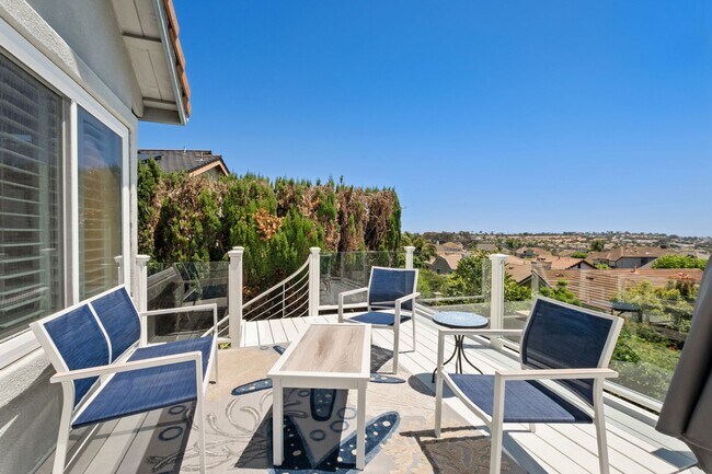 Building Photo - Newly Renovated and Furnished Ocean View Home!
