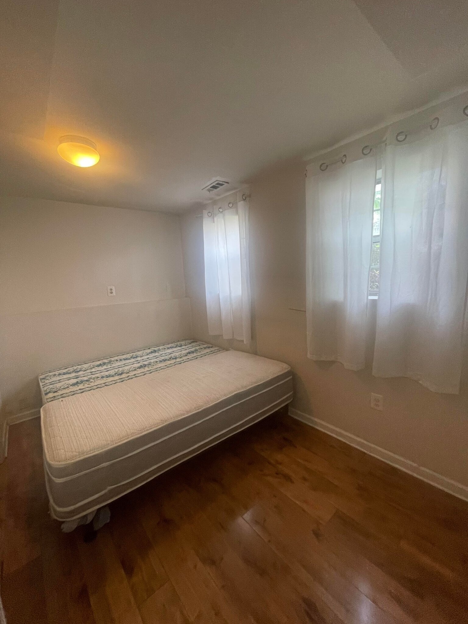 Building Photo - 7810 Somerset Ct