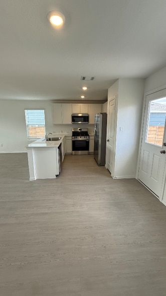 Building Photo - 349 Keefer