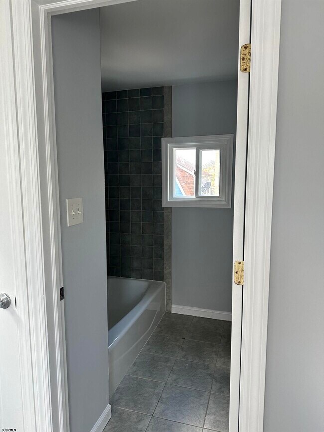 Building Photo - 12 S Jackson Ave