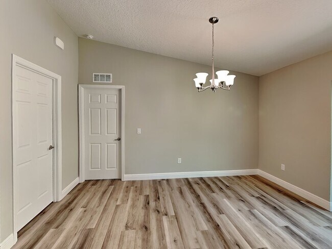 Building Photo - 1866 W Hialeah Dr