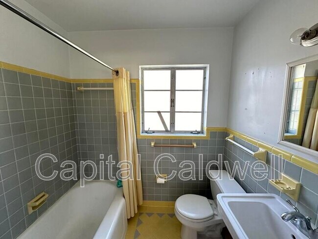 Building Photo - 18 N Meteor Ave