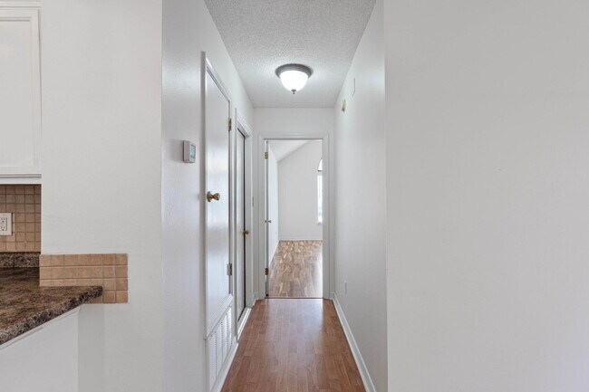 Building Photo - 1721 Colonial Ct