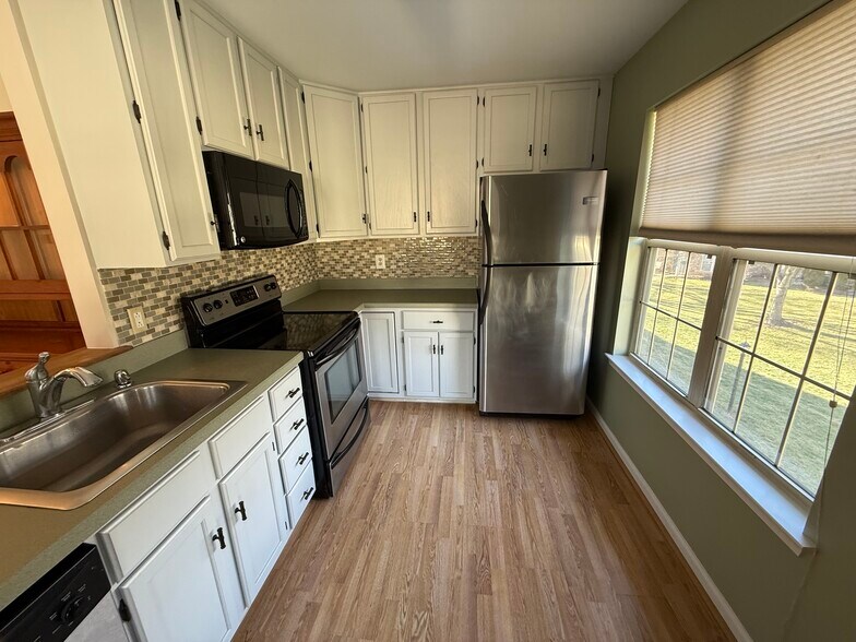 Building Photo - 1808 Foxmeadow Cir