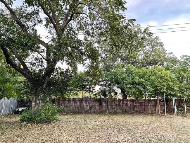 Building Photo - 7000 Whispering Oaks Dr