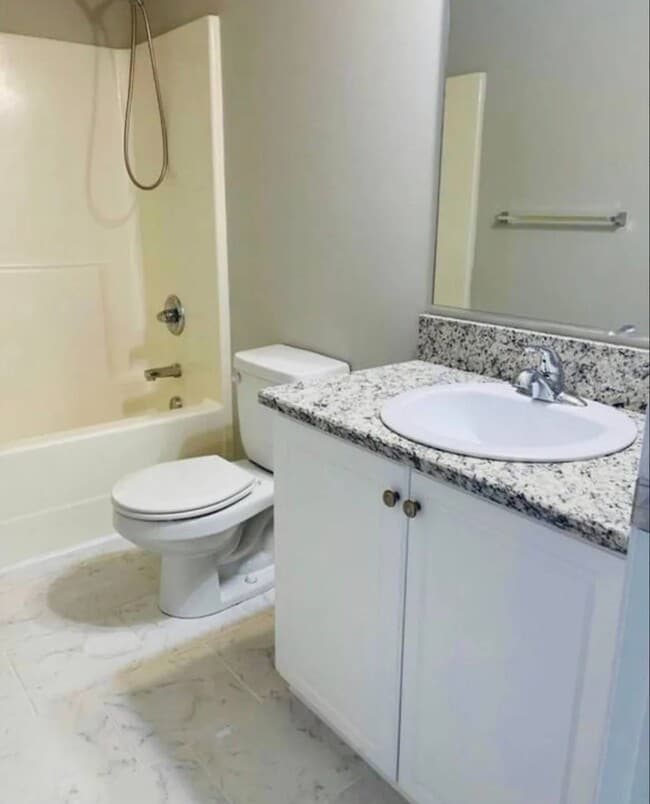 Building Photo - 1424 Oxpens Rd