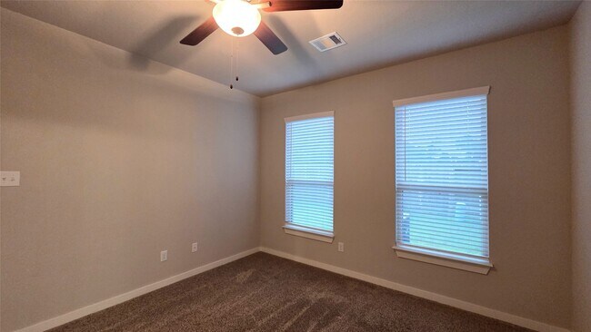 Building Photo - 9773 Grosbeak Ln