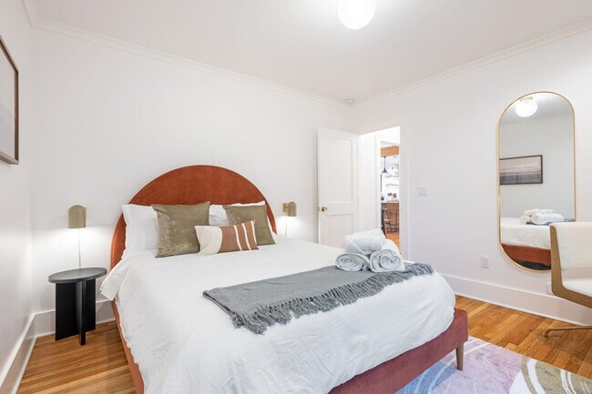 Building Photo - 2453 4th Ave W