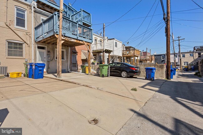 Building Photo - 21 S Decker Ave