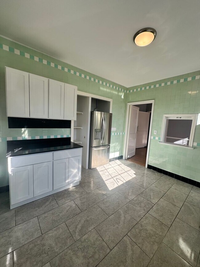 Building Photo - 2007 Kenilworth Pl