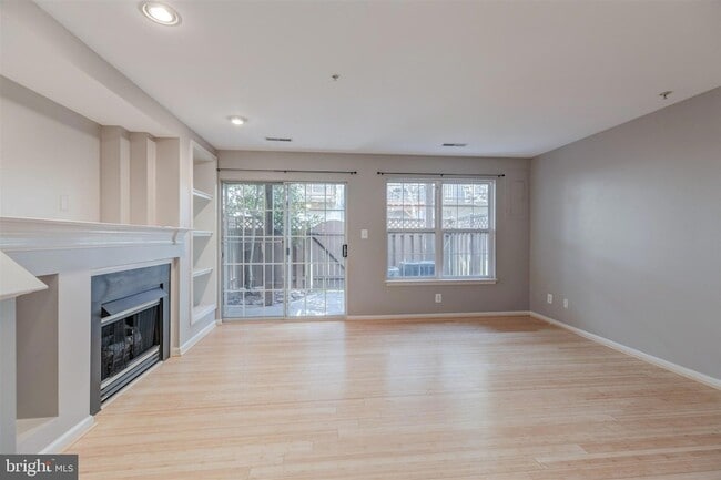 Building Photo - 5140 Donovan Dr