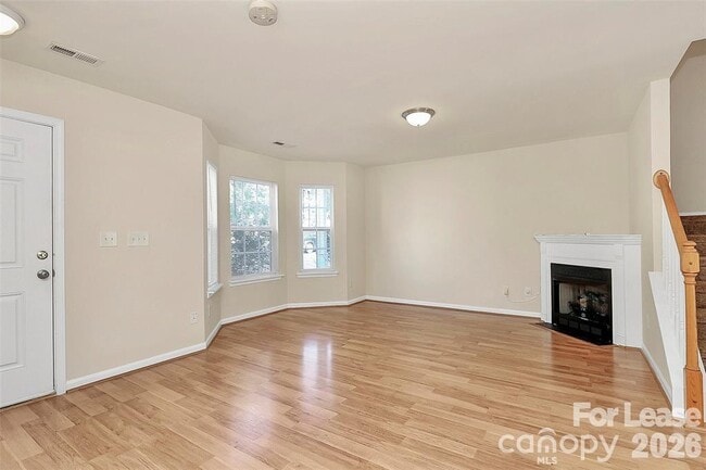 Building Photo - 915 Par One Ct
