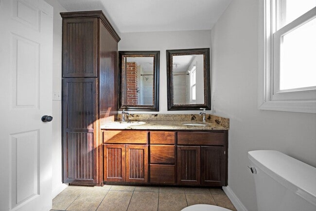 Building Photo - 180 White Mills Glendale Rd W