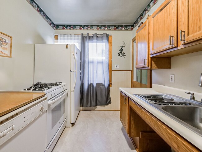 Building Photo - AVAILABLE NOW! SECTION 8 APPROVED! Charming 3-Bedroom Home in Warren!