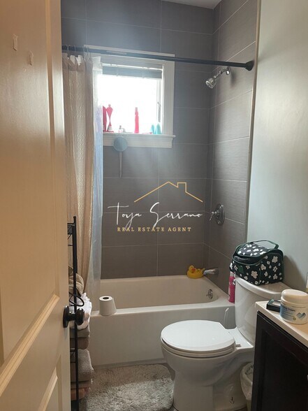 Building Photo - 47 Beech Glen St