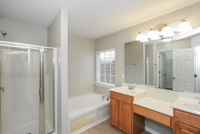 Building Photo - 4004 Houldsworth Dr