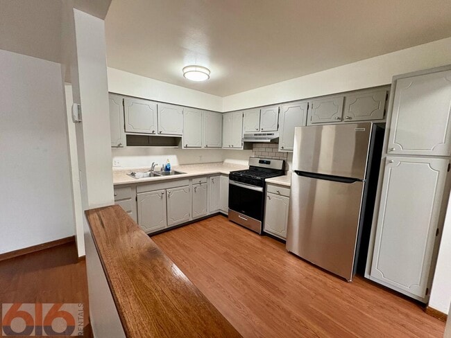 Building Photo - 630 56th St SE