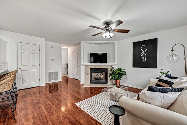 Building Photo - 864 Melmar Dr