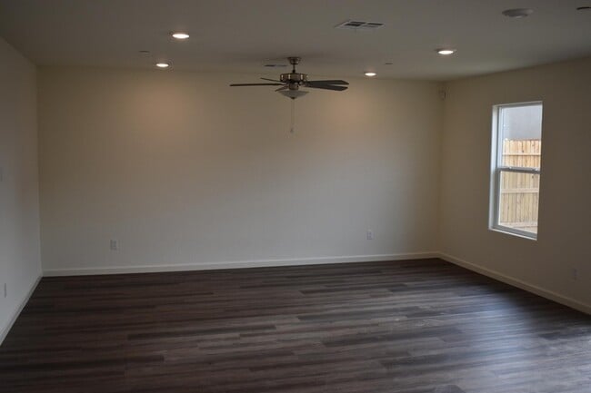 Building Photo - 4554 Iris Ct