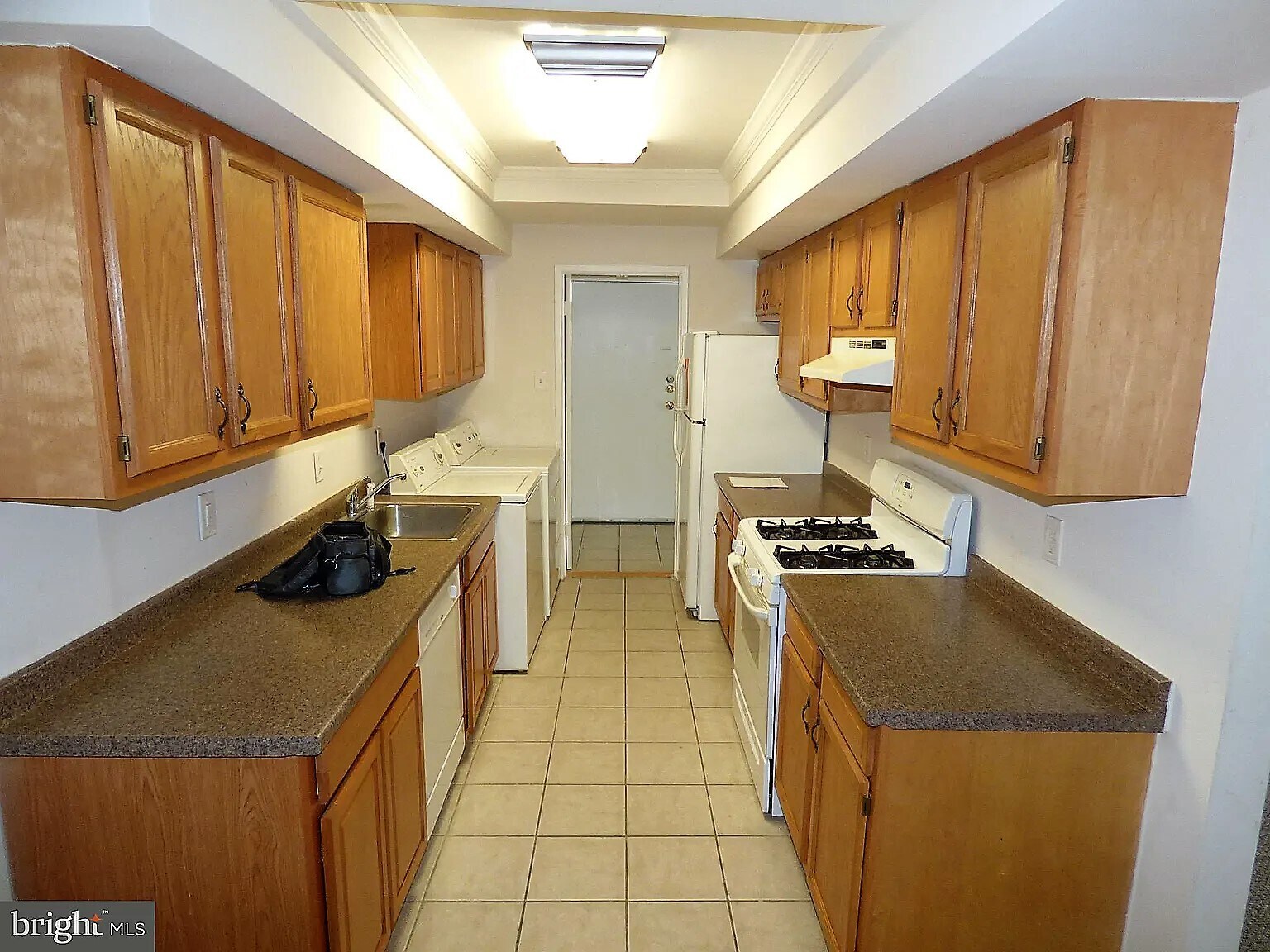 Kitchen - 10222 Prince Plz