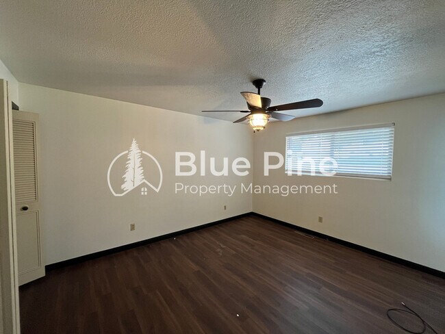 Building Photo - 1656 S Fairway Dr