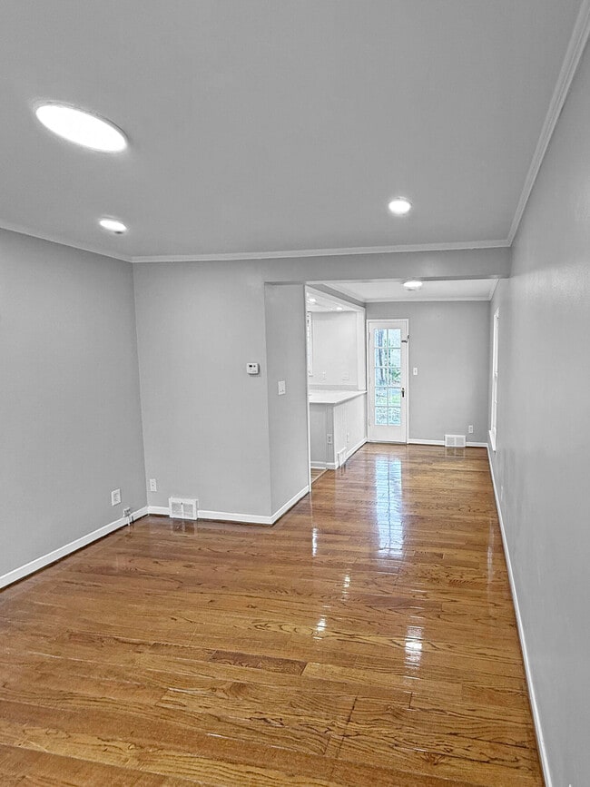 Building Photo - 3746 Brewster St