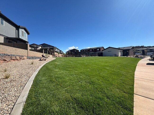 Building Photo - Coral Canyon 4-Bedroom End-Unit Townhome! Brand New!!