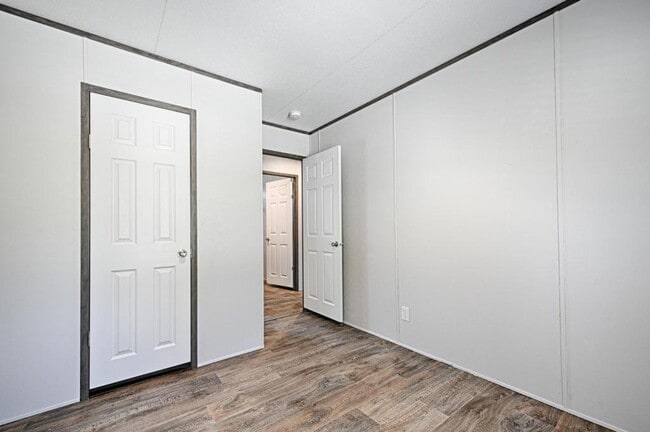 Building Photo - 633 Kevin St