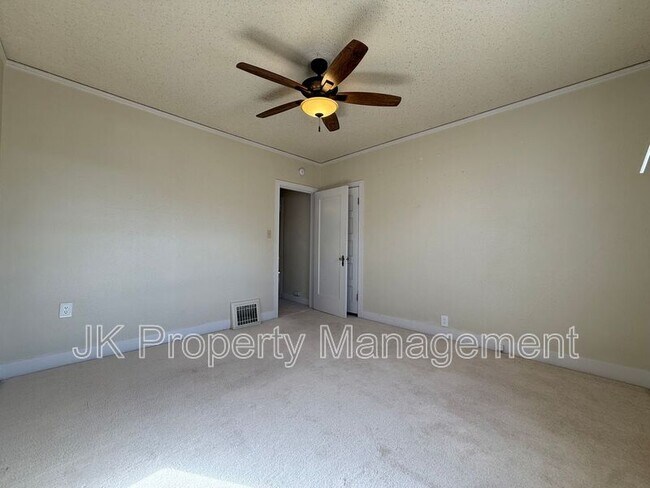 Building Photo - 2716 Central Ave