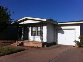 Building Photo - 604 Steakley St