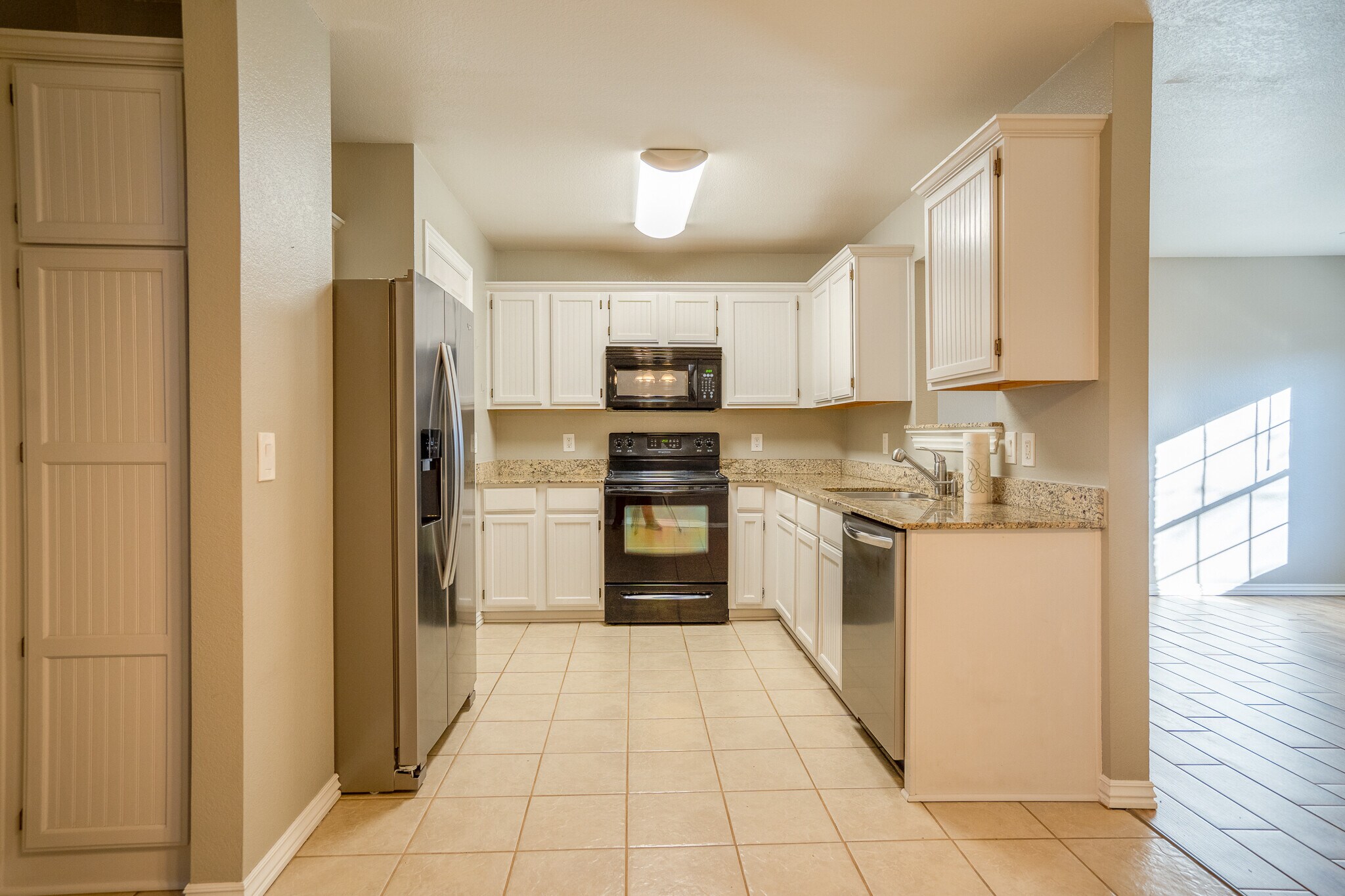 Building Photo - 4015 Glenstone Terrace