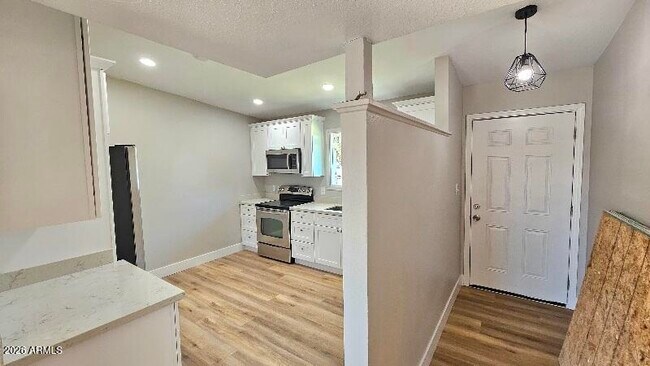 Building Photo - 2202 W Heatherbrae Dr