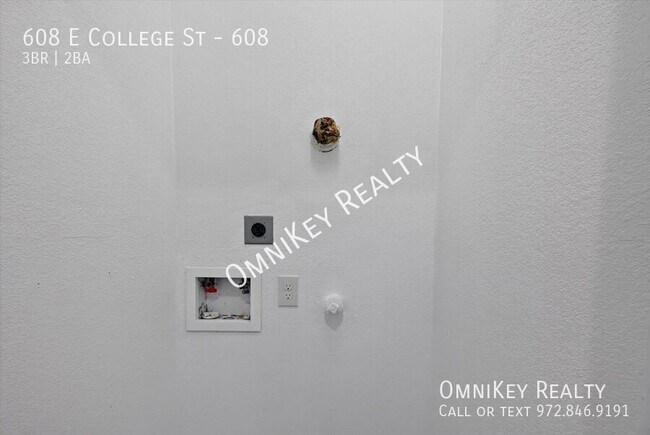 Building Photo - 608 E College St