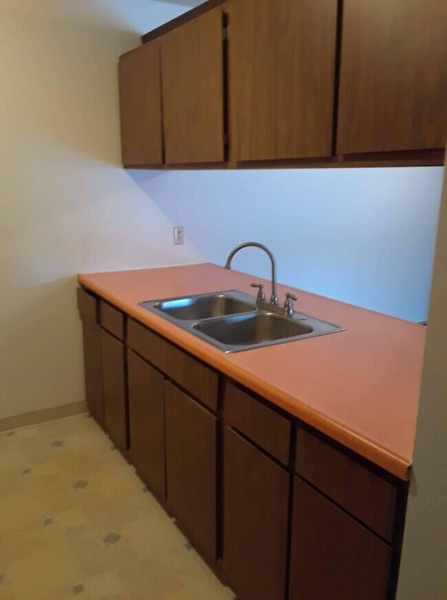 Building Photo - Jordan View Apartments