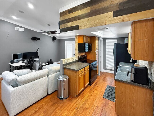 Building Photo - Your Contemporary Retreat in Garland, TX