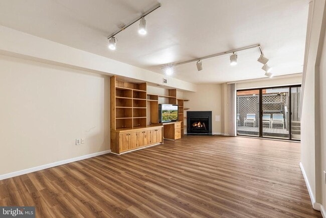 Building Photo - 228 N 22nd St