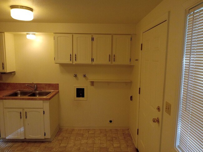 Building Photo - 1214-1216 SW 11th St