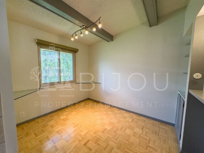 Building Photo - 1022 Fontmore Rd
