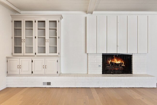 Building Photo - 11416 Leaning Elm Rd