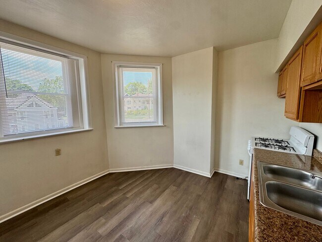 Building Photo - 212 N Highland Ave