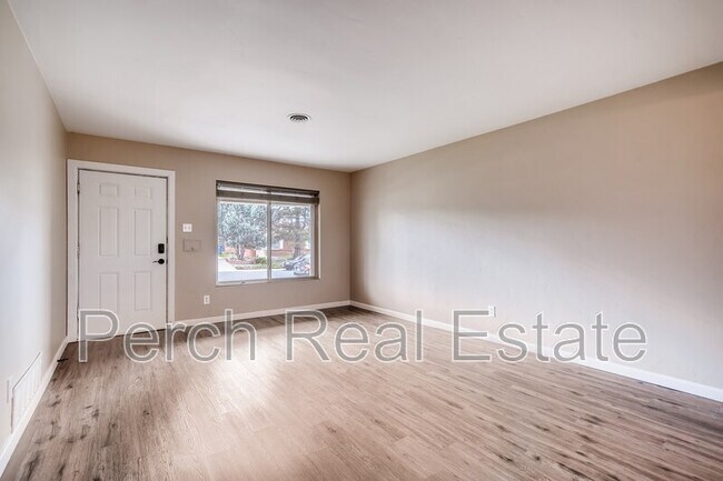 Building Photo - 1054 N Revere St