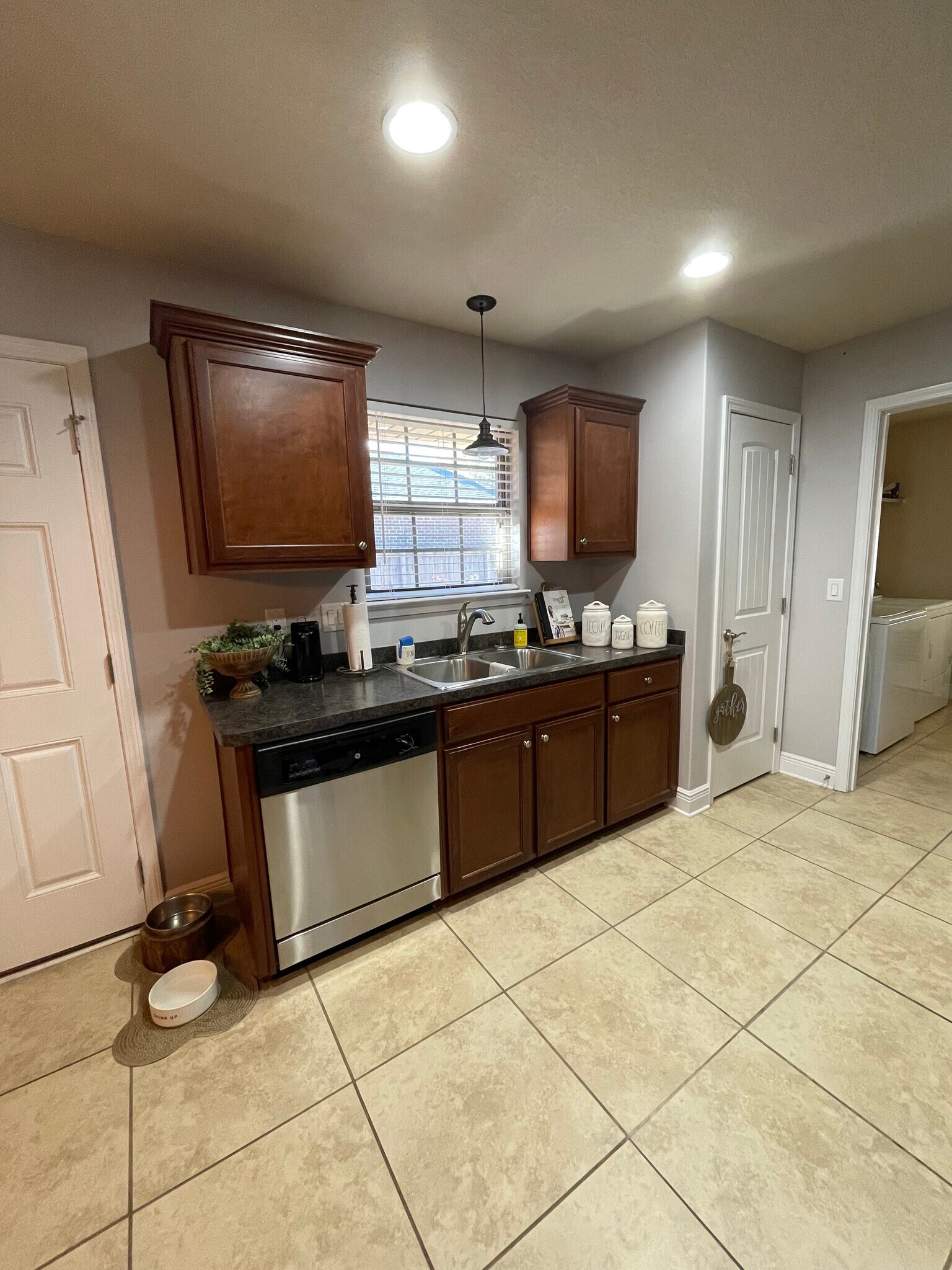 Building Photo - 4435 Winona Ln