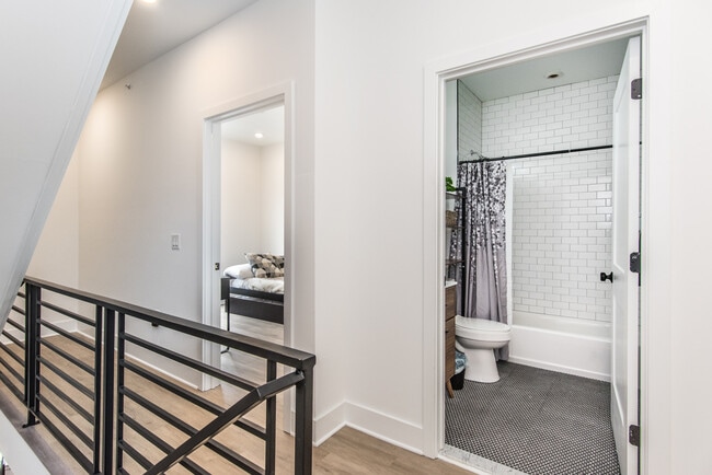 Building Photo - 2435 Master St