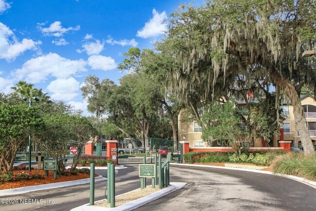 Building Photo - 130 Veracruz Dr