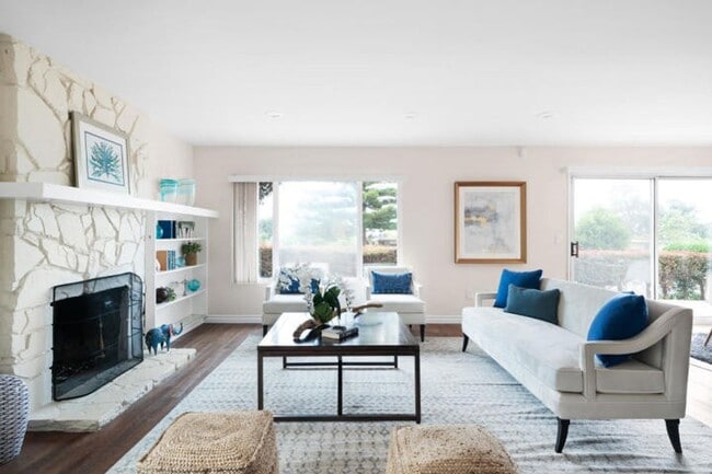 Building Photo - Mesa Home With Ocean Views