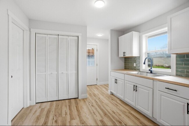 Building Photo - Spacious inside and out! Freshly painted!  3-Bedroom Rental Home – Comfort & Convenience!