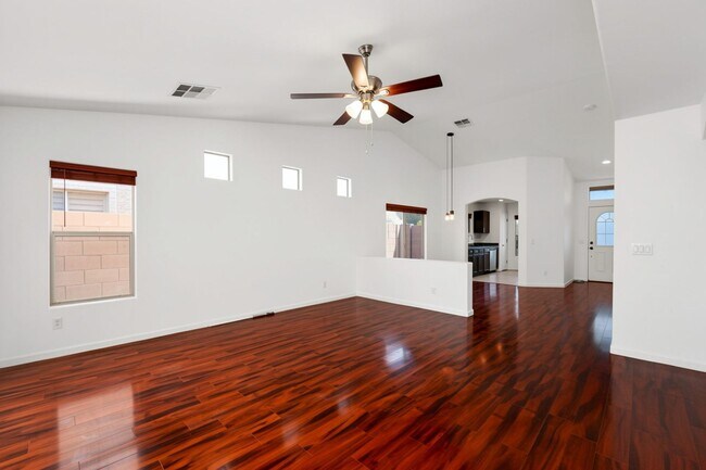 Building Photo - Well maintained 3 bedroom home in Cave Creek AZ - Available Today!
