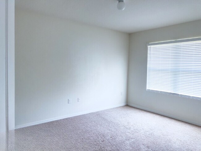 Building Photo - 3052 Sangria St