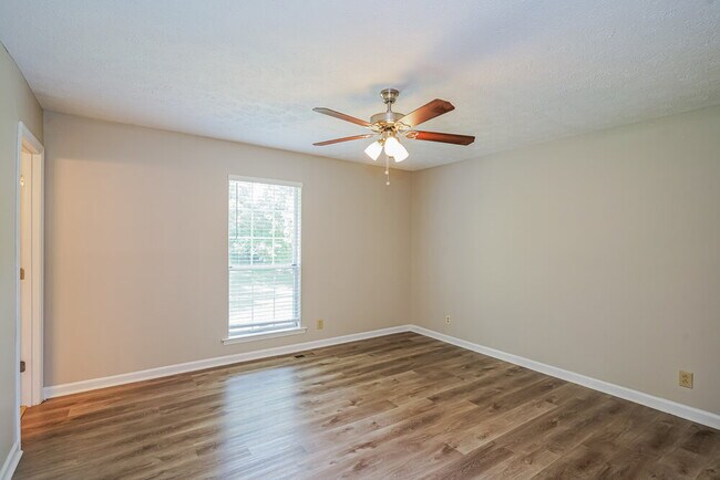 Building Photo - 1005 Waters Edge Cir